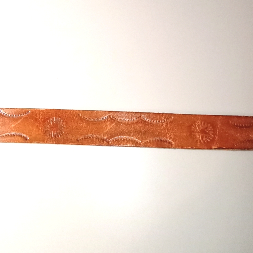 Vintage Hand Crafted Tan Western Tooled Leather Name "Mary" Women's Belt Size 32 - Picture 6 of 13